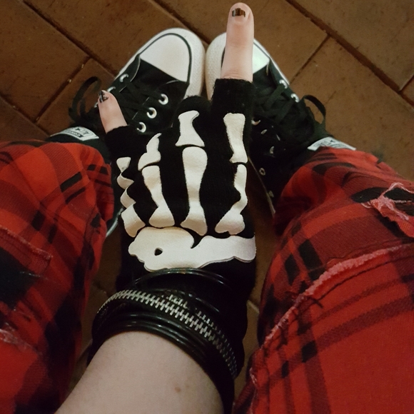 Meet your Posher, Ash - Picture 1 of 1